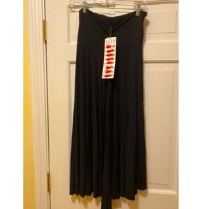 Elan 6 way dress/skirt- in Black! Perfect for any occasion!